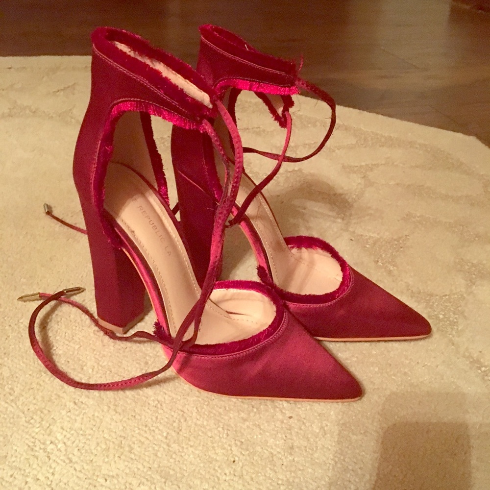 Burgundy wrap heels 👠